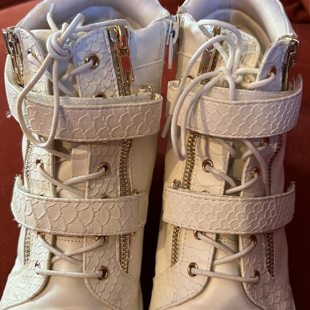 Thalia Sodi white sneaker boots double gold zipper ties sz9
